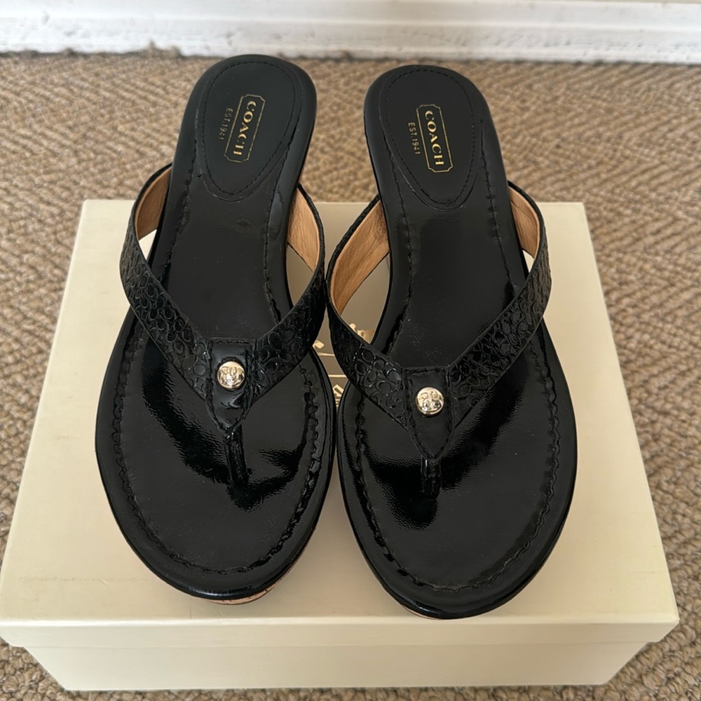 Women’s wedged thong sandal